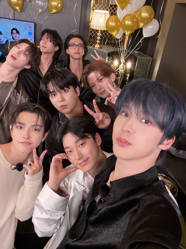 Selfie de groupe d'Ateez